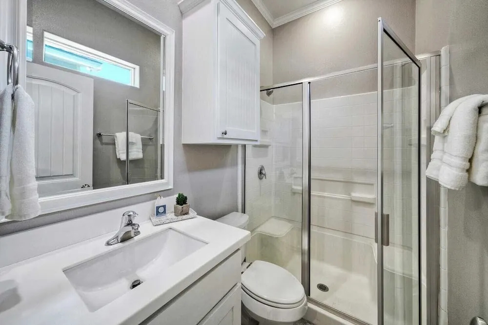 2 Homes in Gulf Village by Avantstay Sleeps 24, 2blocks to the Beach, Pool, Game Room, Patio w/ Outdoor Bar