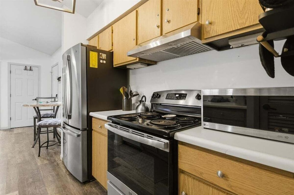 Prime Osage Beach Home, Pet-friendly w/ Garage Near Margaritaville, Dining & Golf