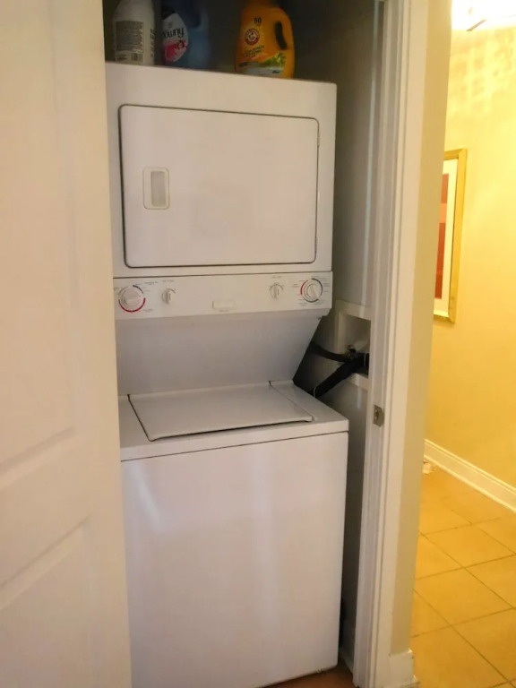 Amazing 1BR Condo in Yorkville