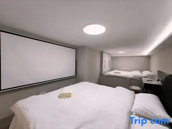 Wuhan Xilai Light Luxury Homestay (Xujiapeng Metro Station Branch)