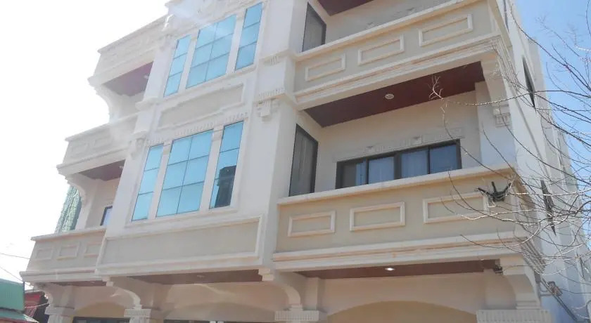 Niraxay Apartment