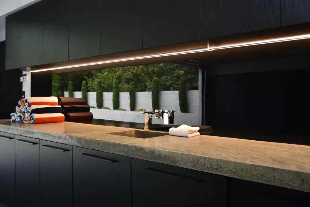 Bridle Path Retreat - Modern Private Luxury