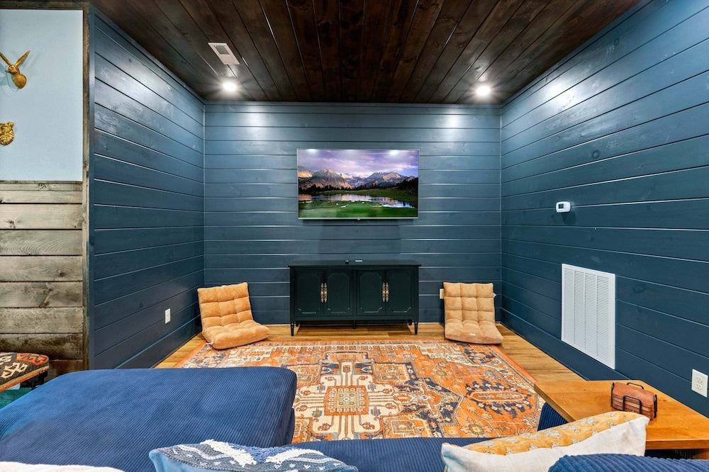 Blue Bird 3 Bedroom Cabin