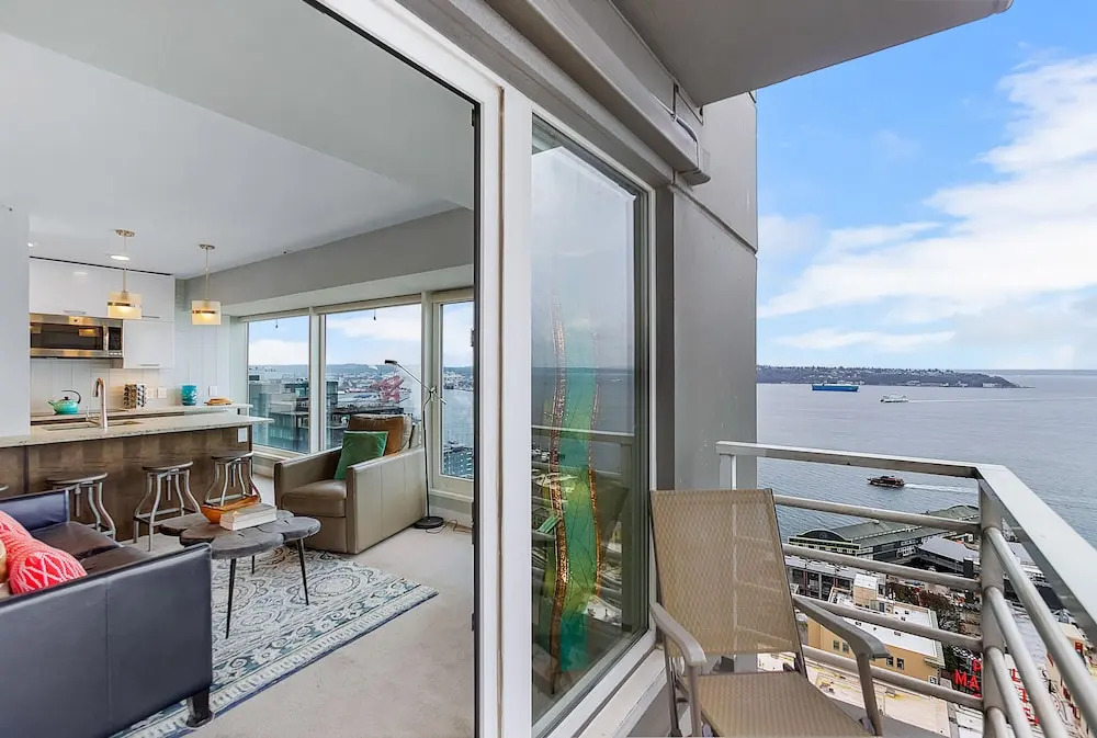 Newmark Bayview Luxury Suite