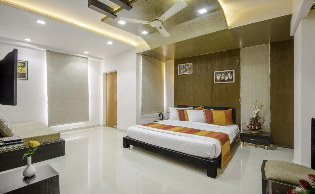 Hotel Yash Regency
