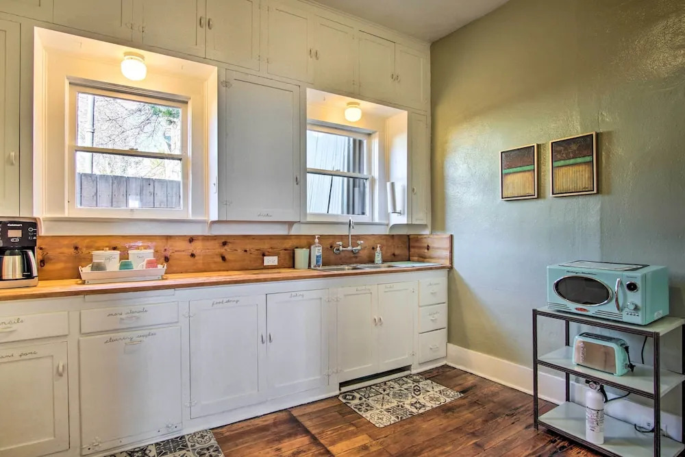 Bisbee Home: Fantastic Views & Walkable Location