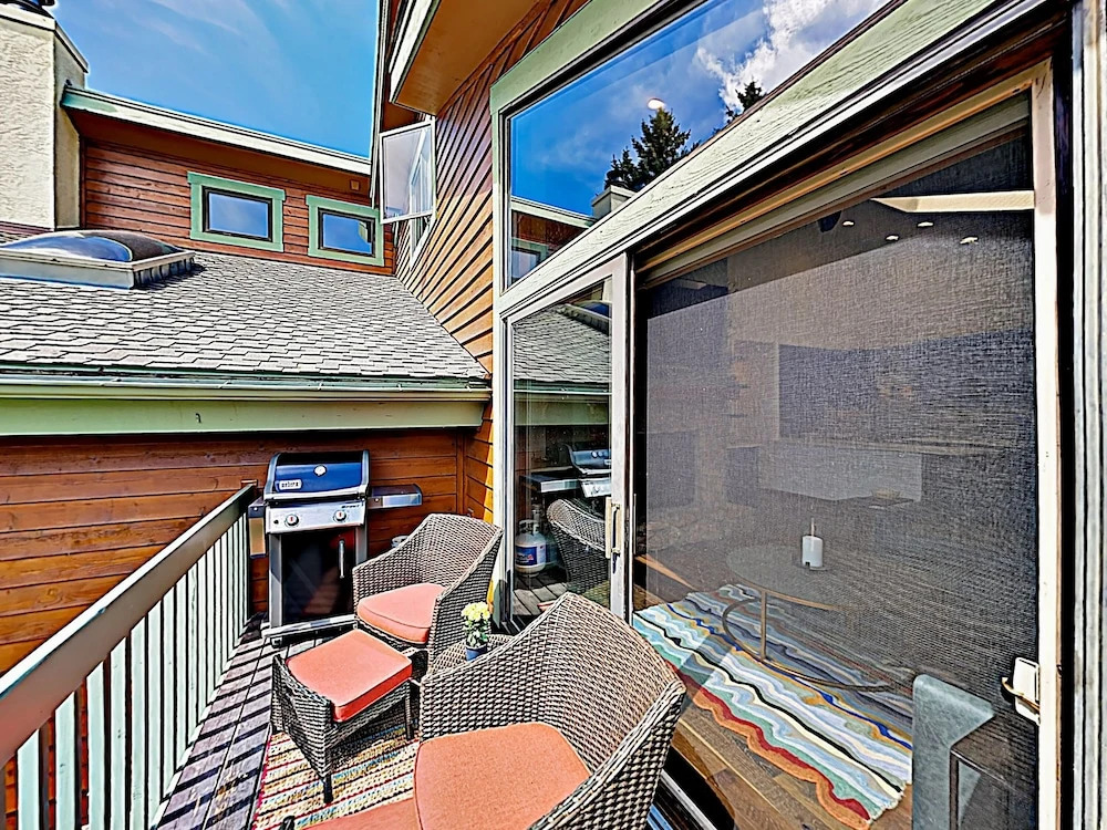 New Listing! Modern Mountain Ski W/ Balcony 3 Bedroom Condo
