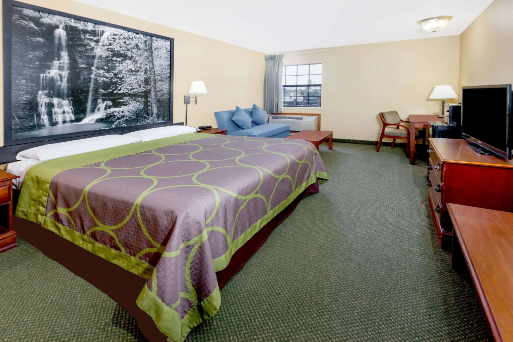 Super 8 by Wyndham Pine Bluff
