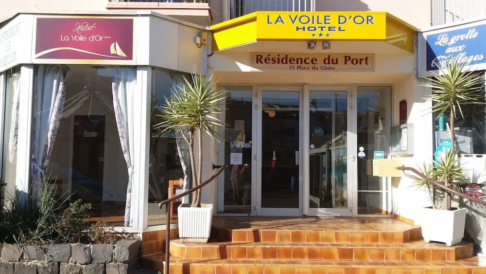 La Voile D Or seul hôtel sur le port