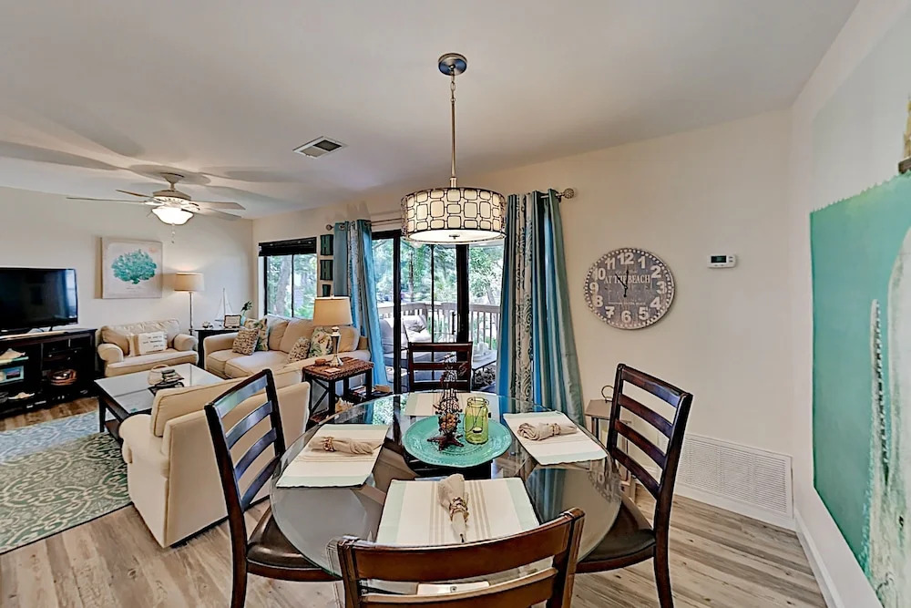 8forestg 2 Bedroom Condo