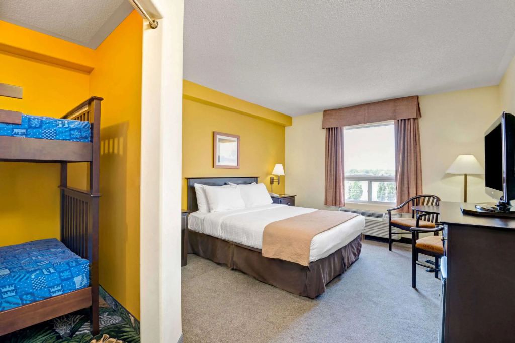Super 8 by Wyndham Barrie South