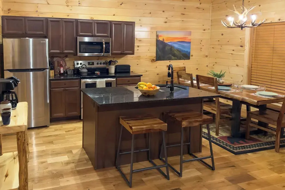 Gatlinburg Mountain Cabin: 4 Mi to National Park