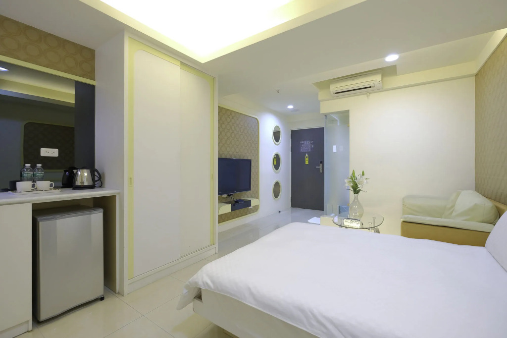 LJ Hotel