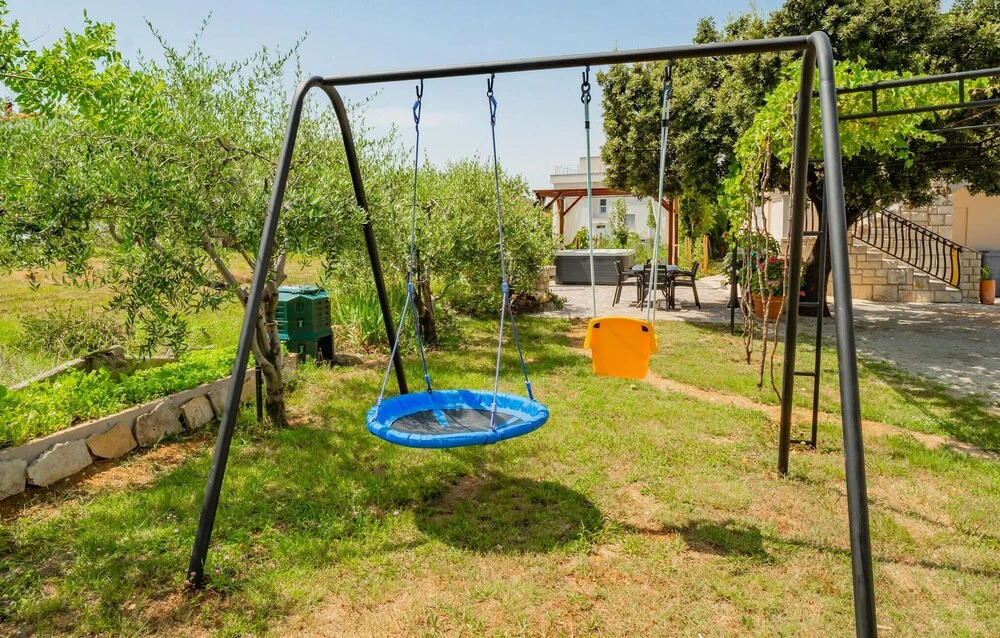 Nice Apartment in Barbat with Hot Tub, WiFi & 3 Bedrooms