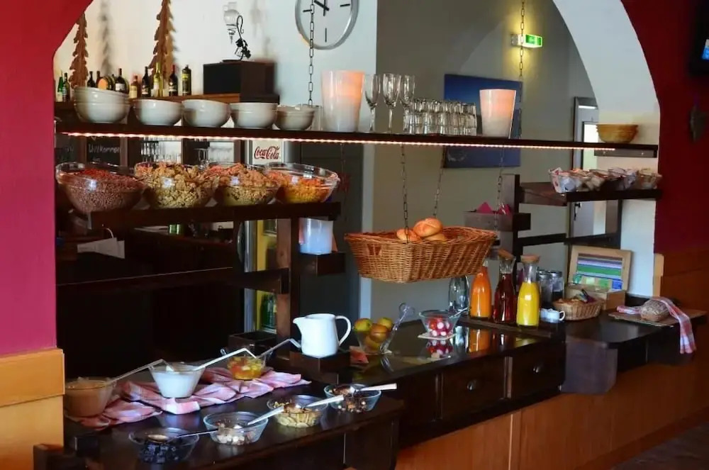 ROJ Rooms & Suites