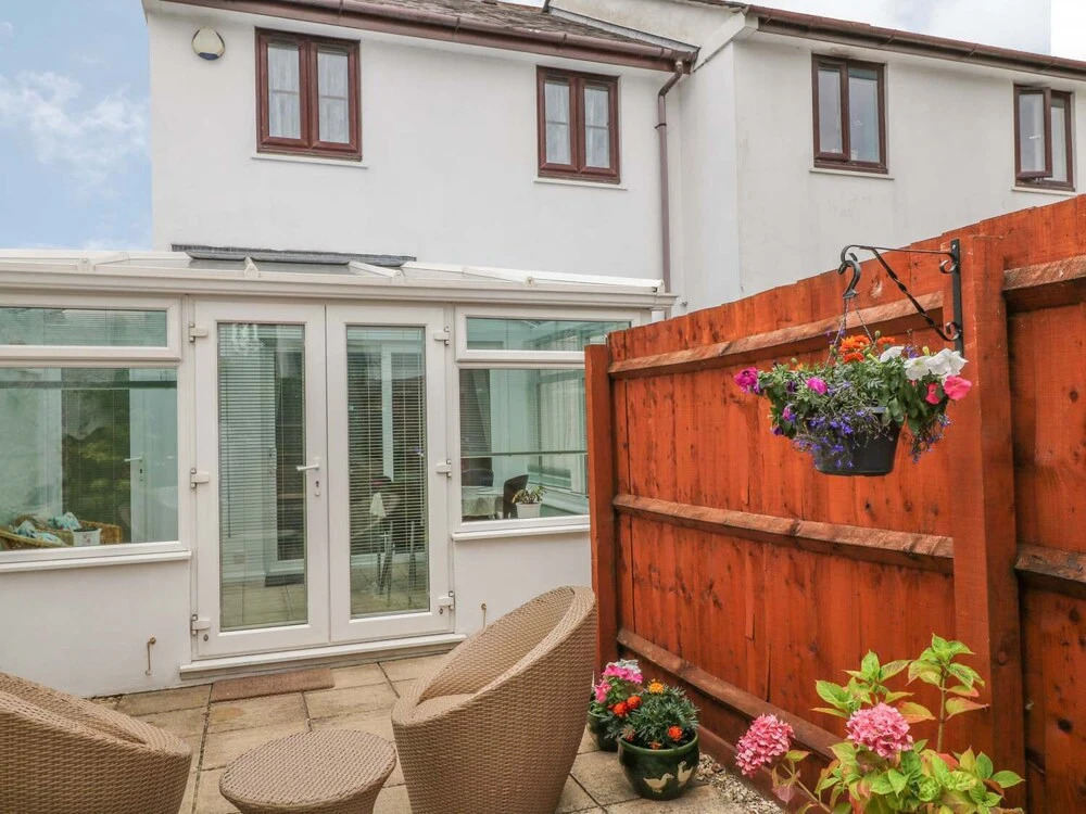 5 Rose Hill Close