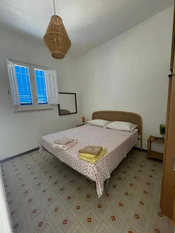 Lovely 2 bedroom rental unit,patio and close beach