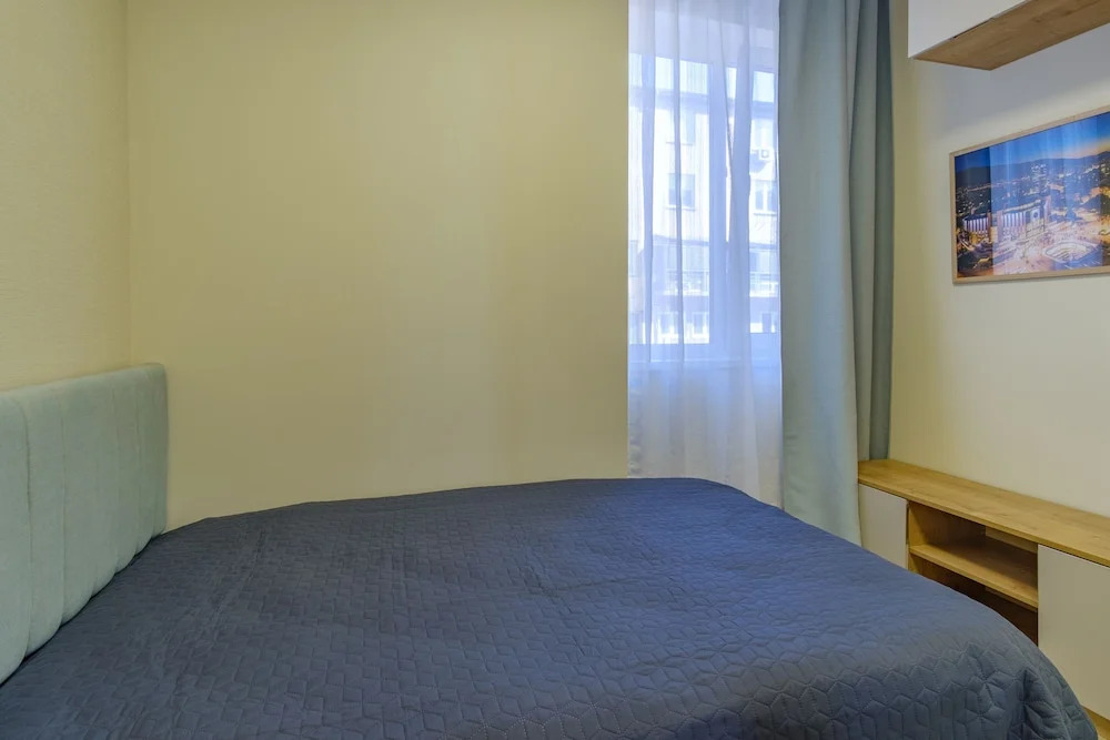 FM Deluxe 2-BDR Apartment - Springtime