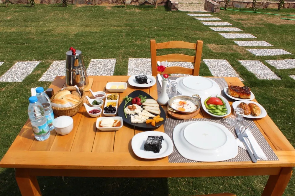 Tinos Otel & Bağ Evi 12 Yaş Üstü