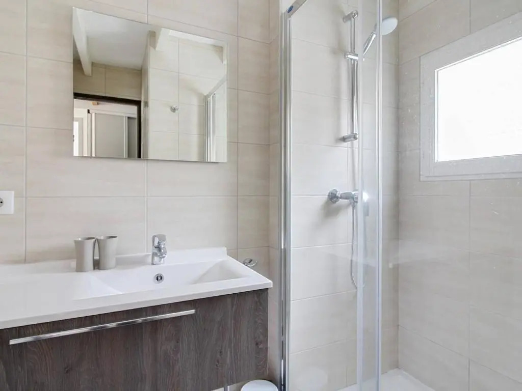 Chalet mitoyen 3 chambres, 60m², belle vue, 1km centre-ville, navette ski, parking, terrasse - FR-1-401-3