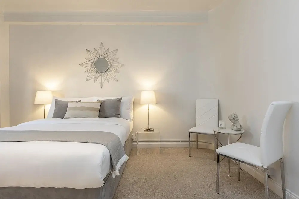 Grand Swiss Cottage Apartment
