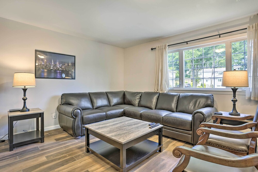 Ideally Located Glen Cove Apartment!