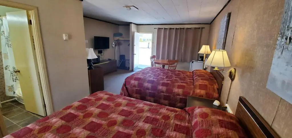 Pinewood Inn