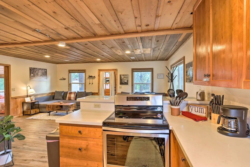 Walk to Big Bear Lake: Cozy Cabin w/ Deck