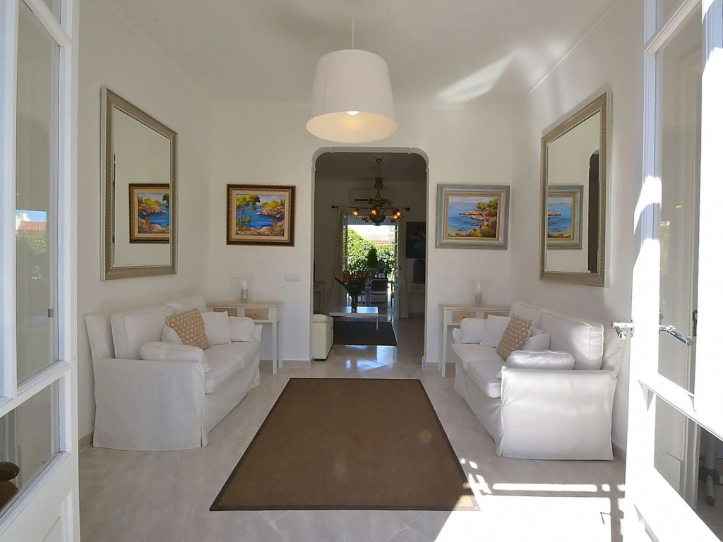 Beautiful villa in Colòn near the beach