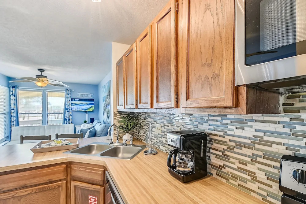 Sandpiper Cove 8229 Studio Bedroom Condo by RedAwning