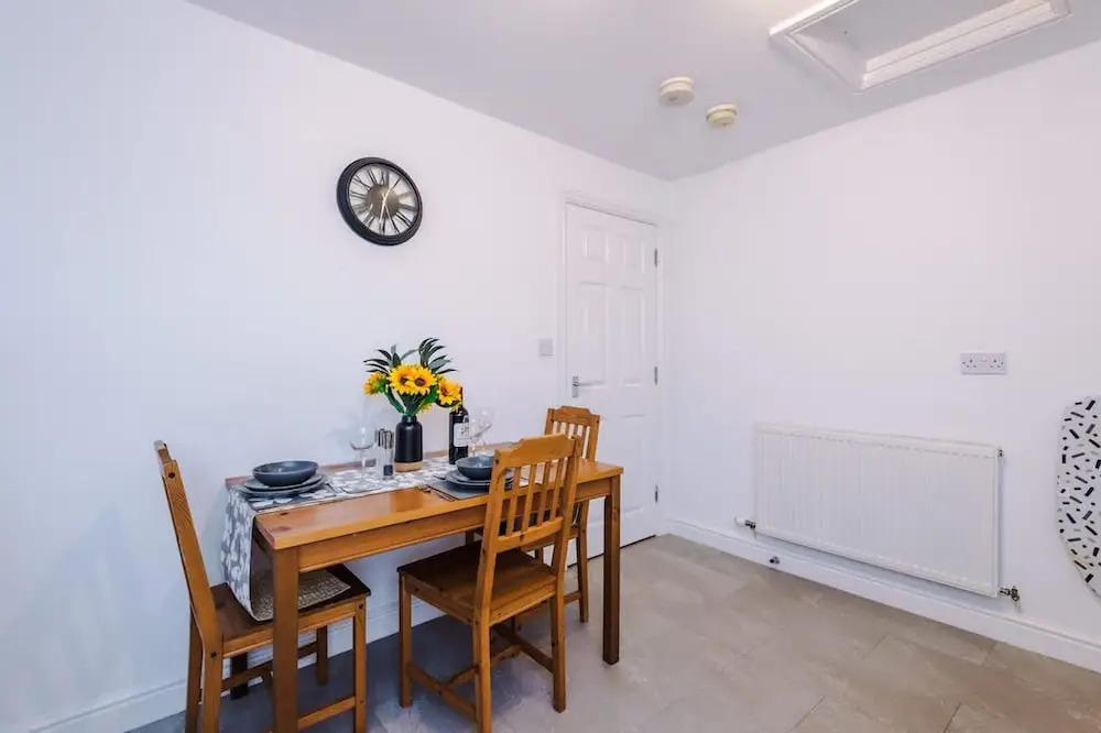 Modern Apartment Ideal for Business Sleeps 3