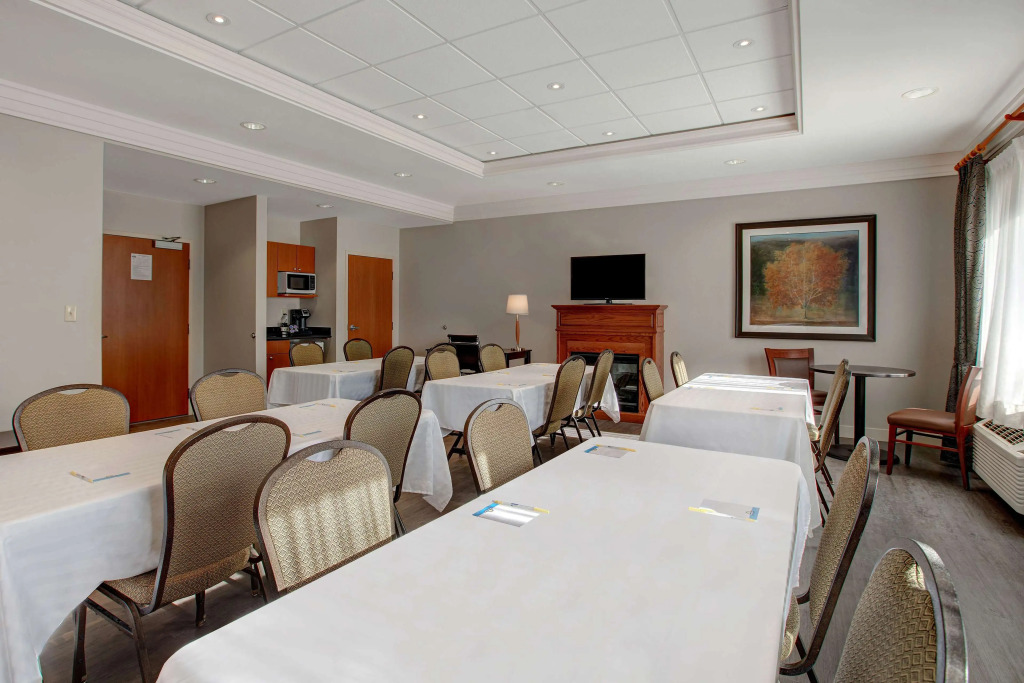 Days Inn & Suites by Wyndham Collingwood