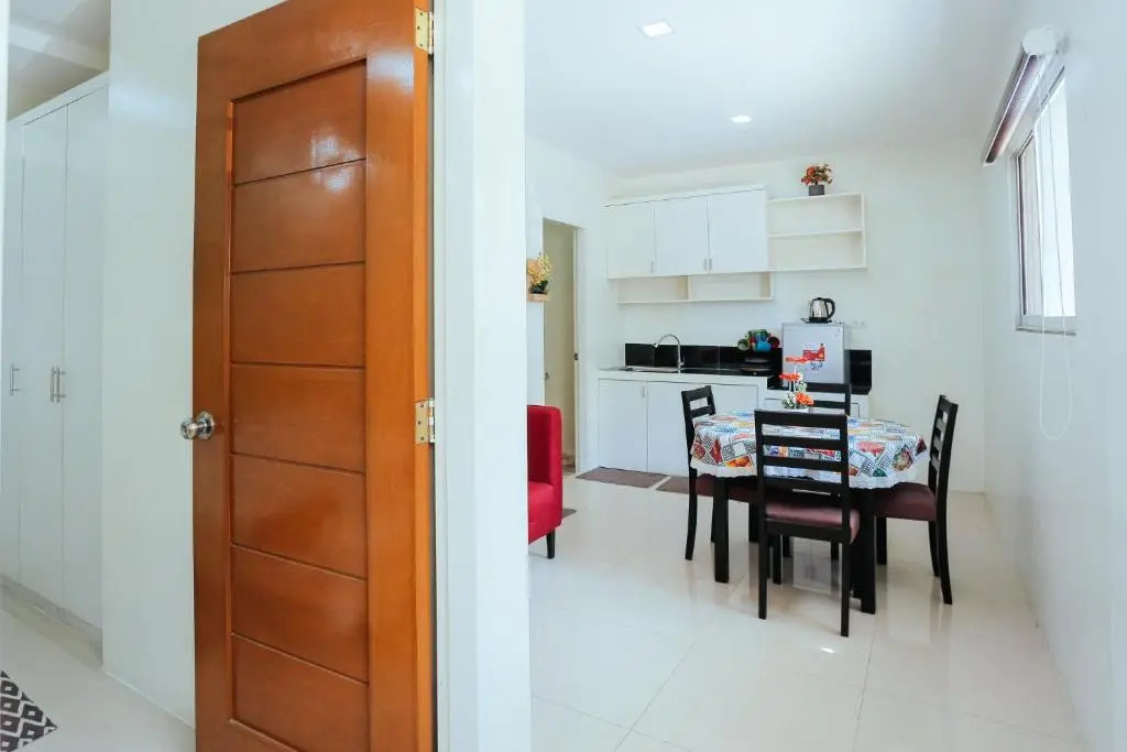 LJENJ Apartelle near Clark Airport