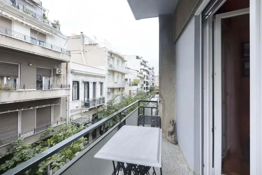 Prime Location 2BR next to the Acropolis