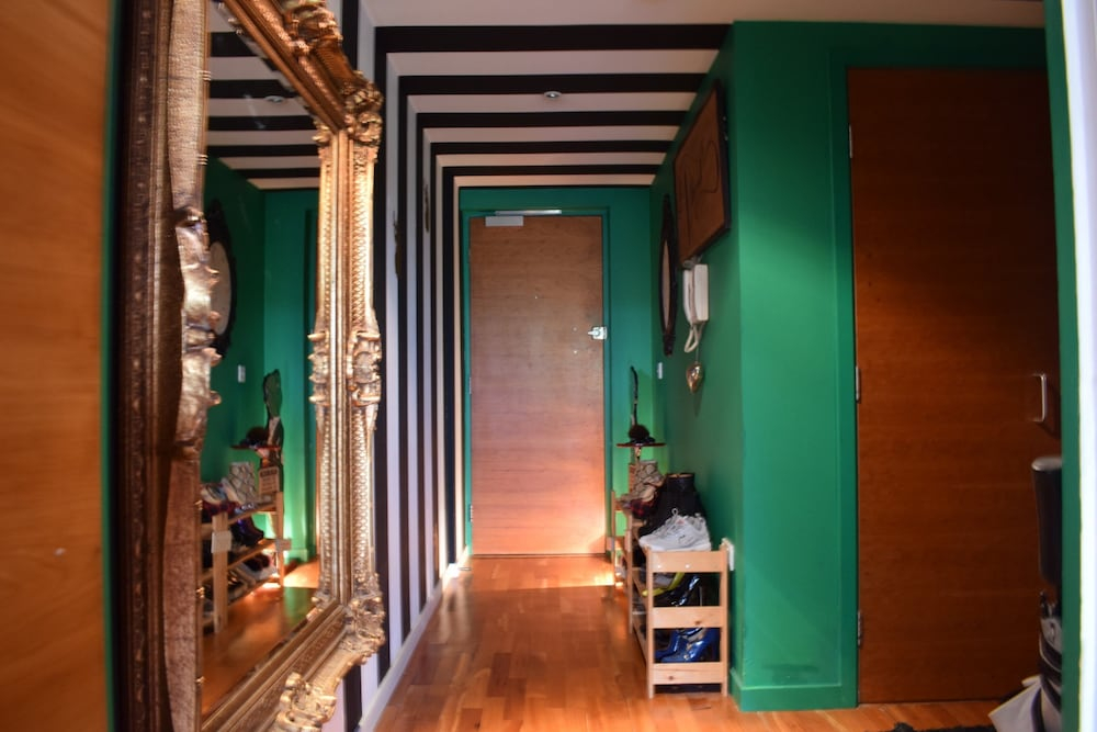 2 Bed Flat in Shoreditch With Balcony