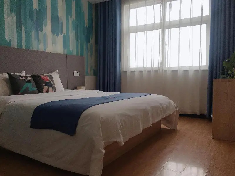 Pai Hotel Xinzheng Longhu School of Engineering