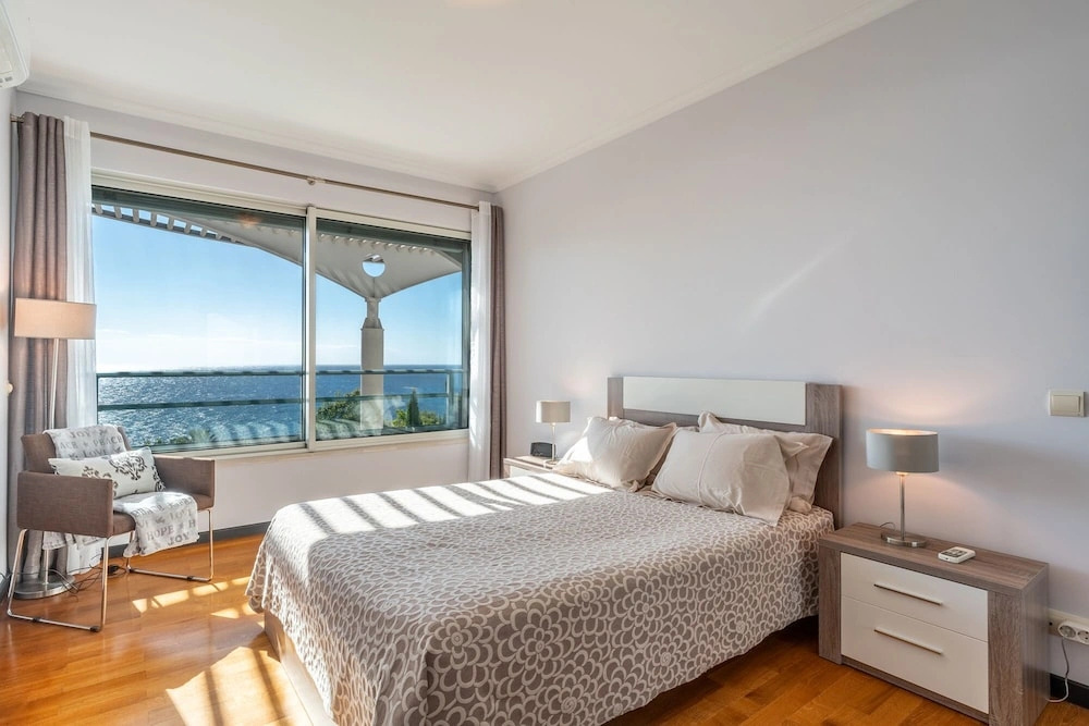 Oceanside Terrace Apartment by Holiday Rental Management