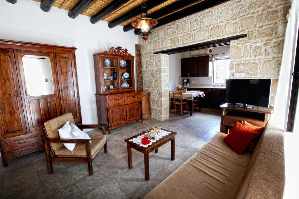 Leonidas Village Houses