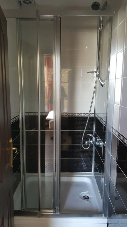 Metropolis Hostel & Guest House