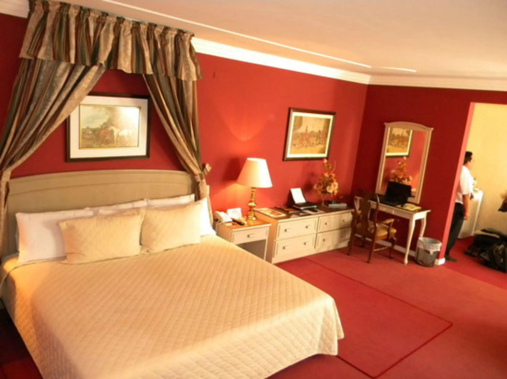 Royal Lodge Hotel