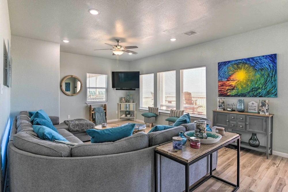 Gulf-View Home w/ Dog Run in Surfside Beach