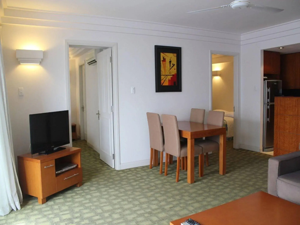 Leman Luxury Suite with Rooftop Pool & Gym