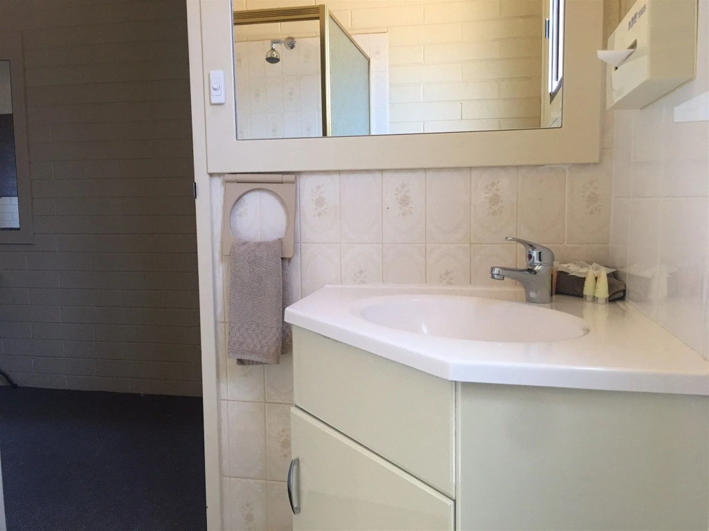 Opal Inn Hotel, Motel, Caravan Park