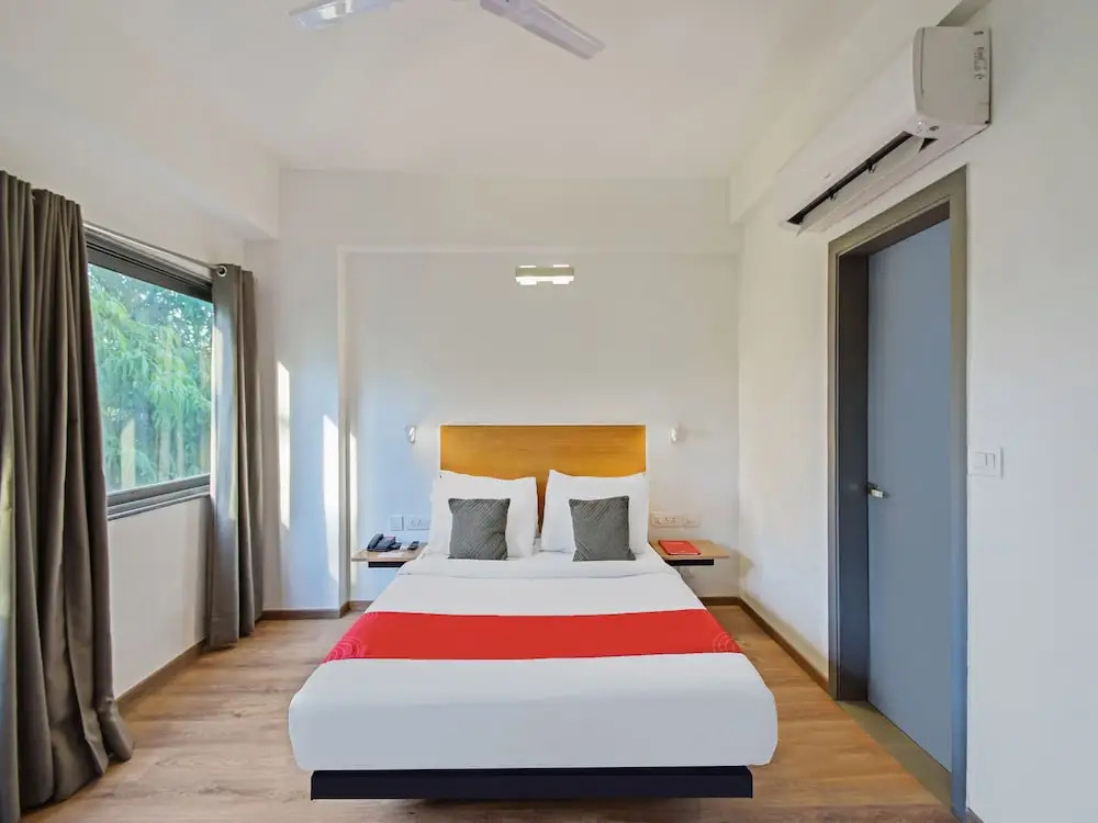 OYO Townhouse 030 Ashram Road Ahmedabad