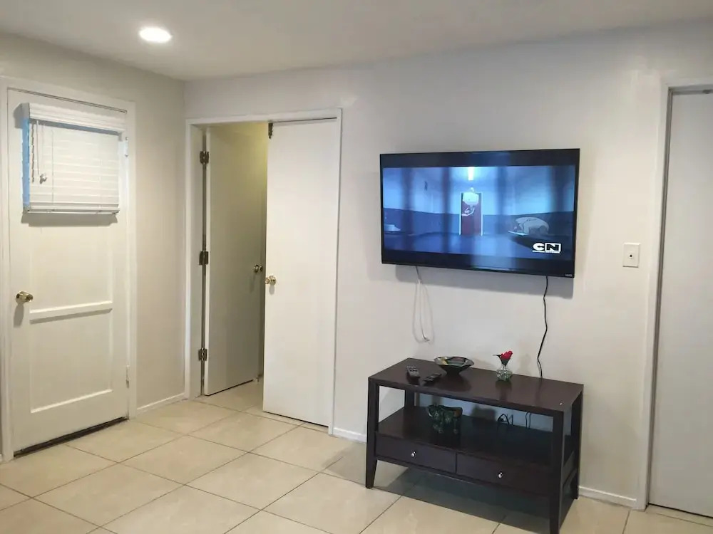 Lovely 1-Bedroom Home with Pool