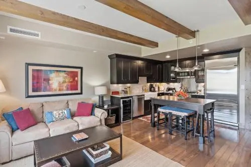 Edgemont 2504 - Luxury Ski-in Ski-out Condo