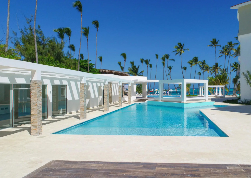 Ocean views apartment with private beach in Playa