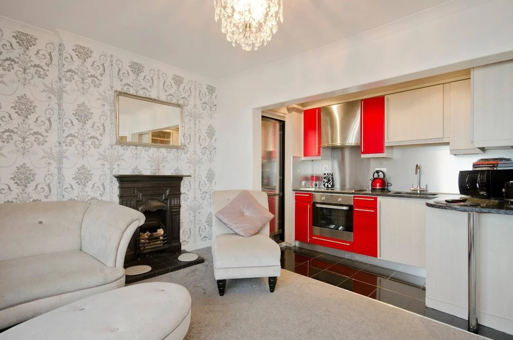 Seaview Regency Apartment With Private Parking