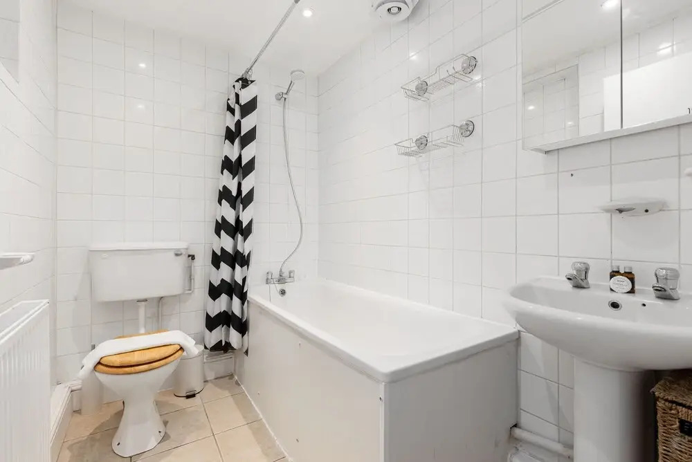 Magnificent 2 Bed Garden Flat in Oval