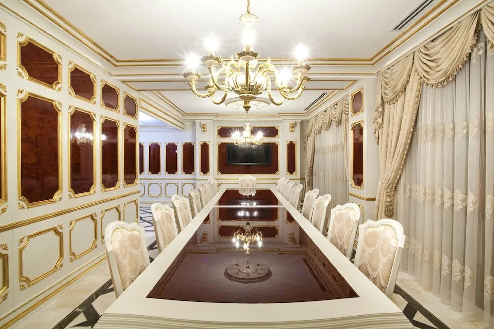 Ayan Palace Hotel